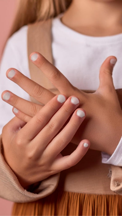 halal friendly nail polish UK on Muslim girl’s hands